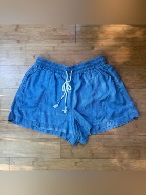 C&C California 100%. Lyocell Chambray pull on short size large